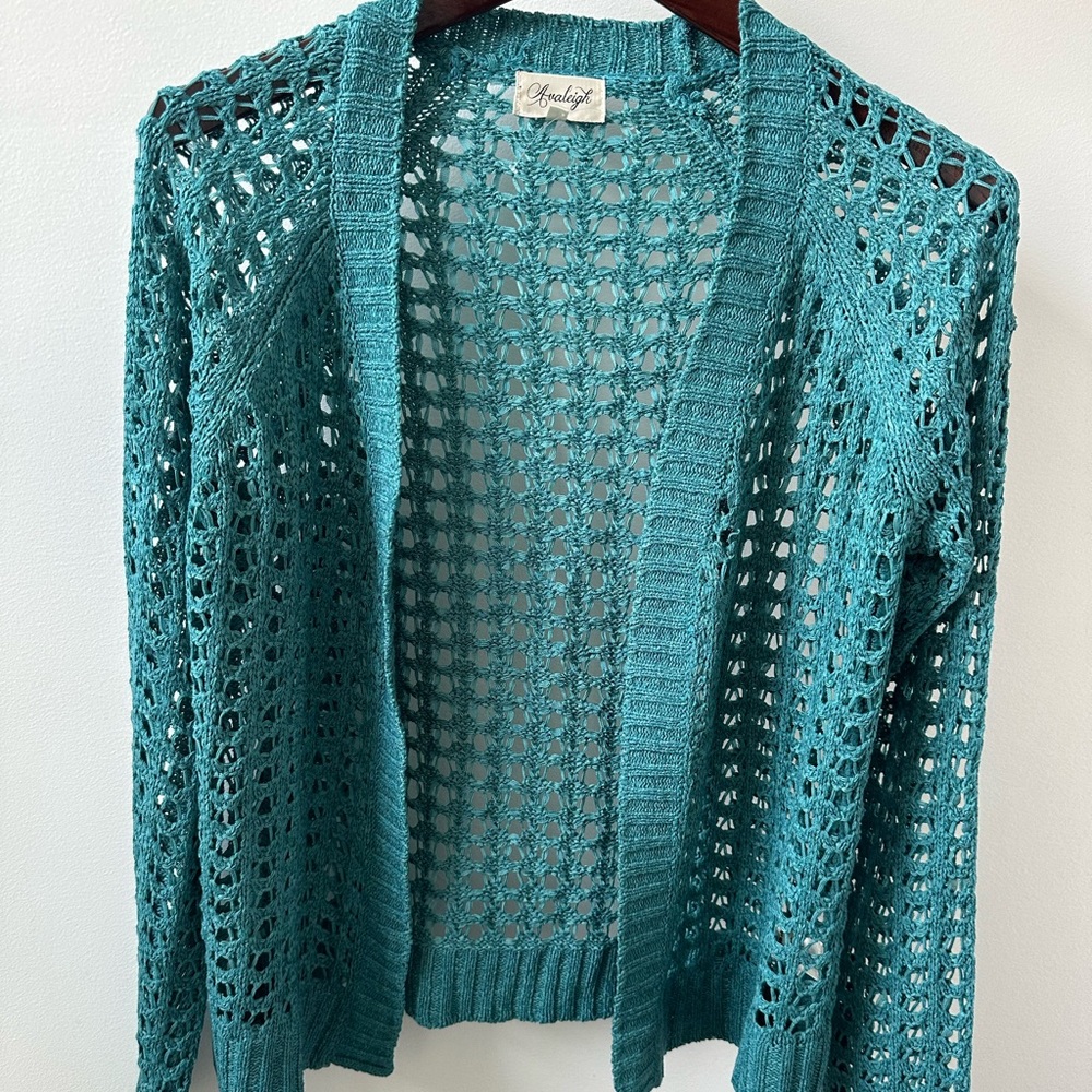 NWOT Avaleigh Delicatly Knit Cardigan Small